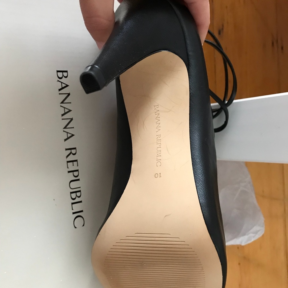 🔴SOLD🔴 BANANA REPUBLIC BLK PRESLIE CAGED SANDAL - Picture 4 of 6